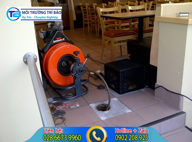 Thông cống nghẹt Trí Bảo máy móc lò xo nén khí hiện đại